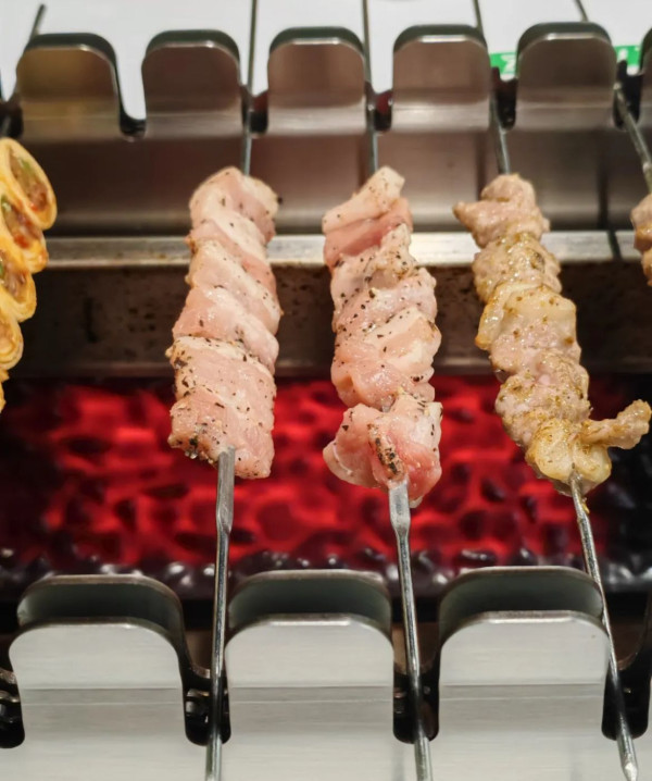 圖片來源: 大眾點評@草原拾刻·烤串 深圳會展中心站周邊美食|餐廳推介 蟹黃撈麵/四合院火鍋/高空酒吧