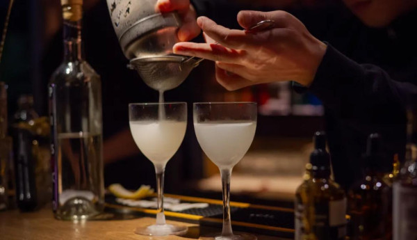 圖片來源: 大眾點評@Golden Hour Bar 深圳會展中心站周邊美食|餐廳推介 蟹黃撈麵/四合院火鍋/高空酒吧