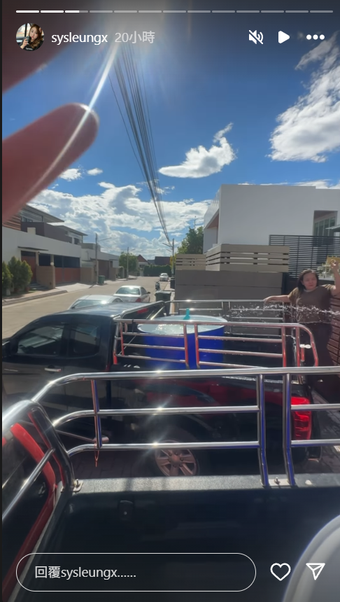 伍富橋與富妻泰國過潑水節!濕身誘惑大曬久違朱古力腹肌