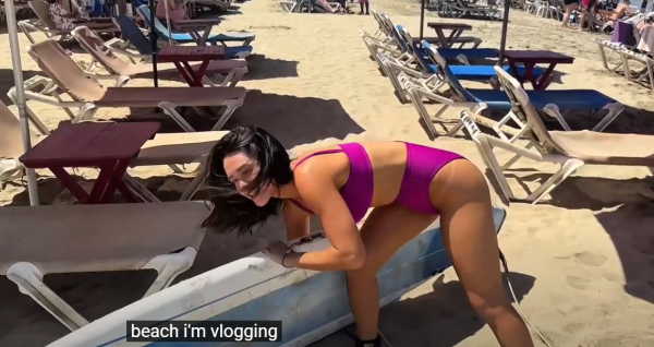 前豪門新抱齊嬌印尼度假曬靚相 生活奢華獨力凑女 曾坐私人飛機出行 