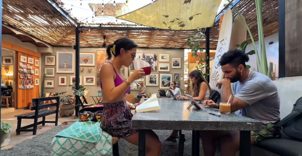 前豪門新抱齊嬌印尼度假曬靚相 生活奢華獨力凑女 曾坐私人飛機出行 