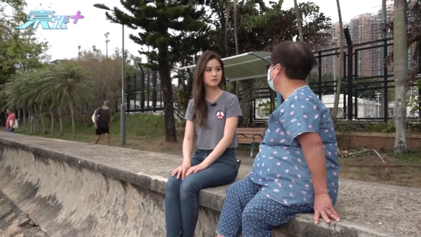 陳女士與團友們驚覺有異,於是馬上跟著另外三位隨團工作人員走進房內... 陳女士與團友們驚覺有異,於是馬上跟著另外三位隨團工作人員走進房內...