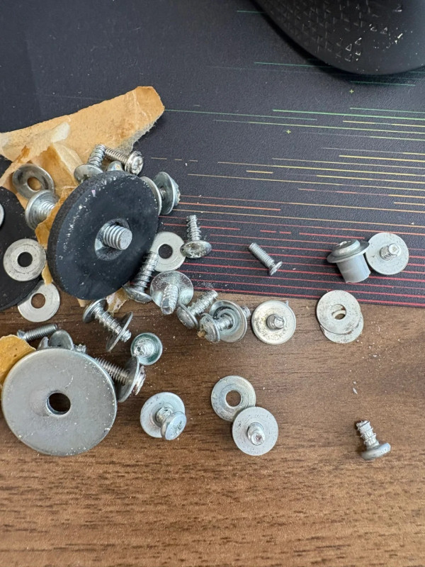 內地人遊日自行解剖旅行箱 整爛鉸剪兼買鋸 事後發現丟篋僅需這價錢 