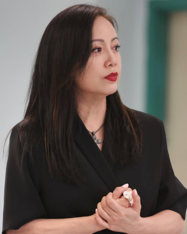 TVB前視后生圖流出明顯瘦了兩圈 容貌回春10年竟被指撞樣蔡依林？