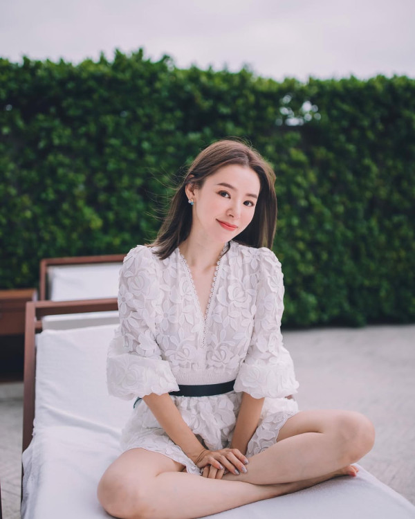 TVB最童顏少婦拍片換衫除剩內衣 鏡頭前一個震撼動作衝擊網民眼球