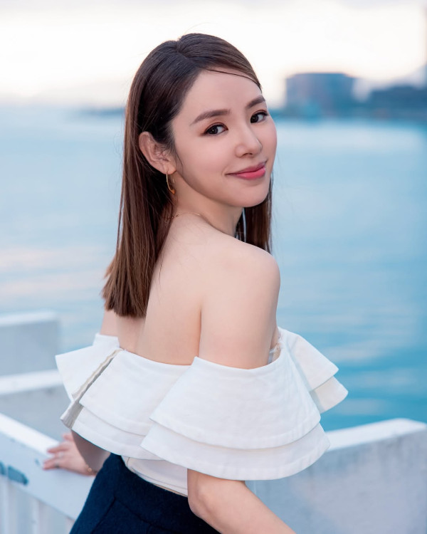 TVB最童顏少婦拍片換衫除剩內衣 鏡頭前一個震撼動作衝擊網民眼球