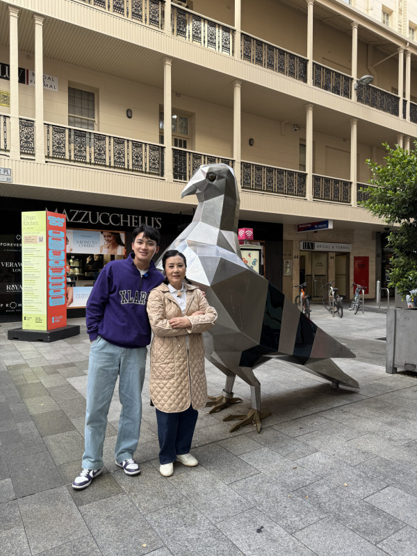 帶阿姐看世界｜汪明荃周嘉洛澳洲拍旅遊節目 78歲阿姐克服畏高挑戰165呎高空運動 