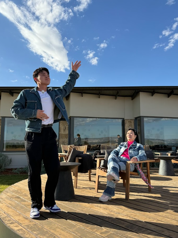 帶阿姐看世界|汪明荃周嘉洛澳洲拍旅遊節目 78歲阿姐克服畏高挑戰165呎高空運動