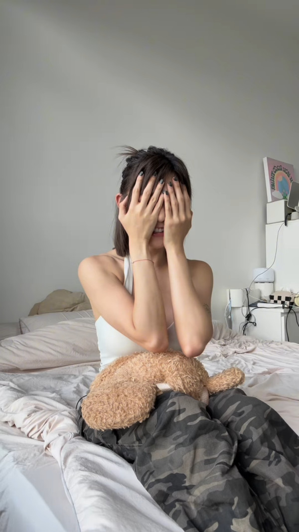 翻版林明禎Miko酒店沖涼撞鬼 披浴衣敗走求救 獲師父賜一陣相助 