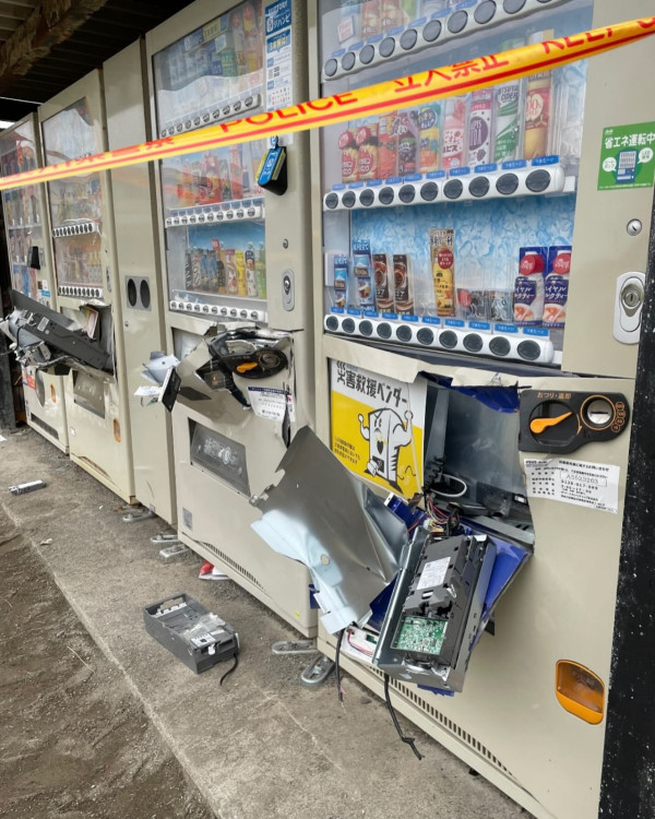 鎌倉公園售賣機遭破壞掏空現金 日本網民質疑外國人所為 呼籲限制入境人數 
