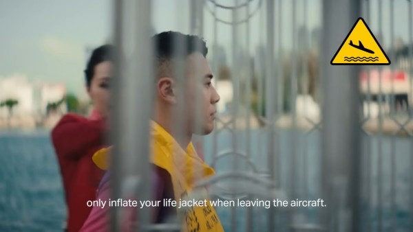 國泰航空安全示範短片網絡爆紅! 網民讚具香港特色:次次都認真睇完!