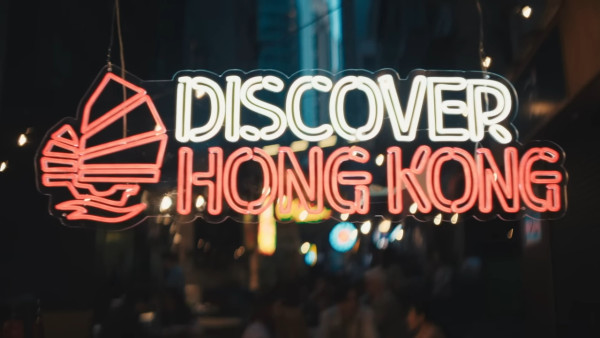 國泰航空安全示範短片網絡爆紅! 網民讚具香港特色:次次都認真睇完!