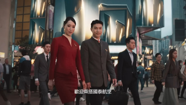國泰航空安全示範短片網絡爆紅! 網民讚具香港特色:次次都認真睇完!