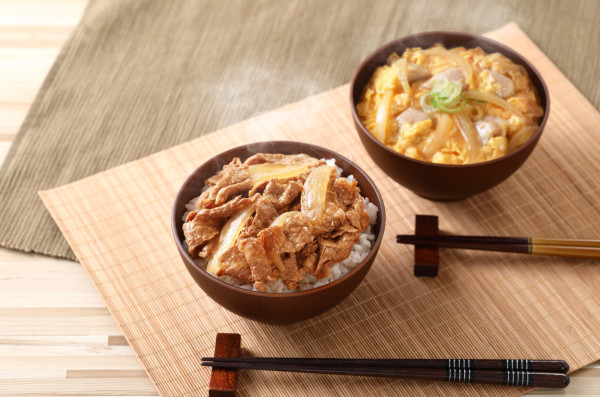 華御結推出究極經典親子丼！鮮嫩雞腿肉配滑蛋 / 100%嚴選日本米飯