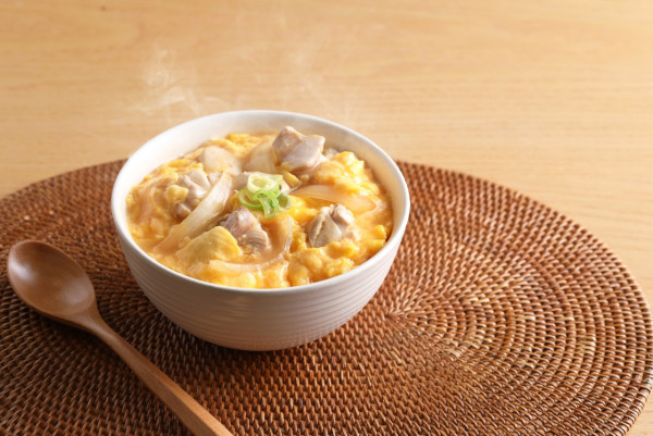 華御結推出究極經典親子丼！鮮嫩雞腿肉配滑蛋 / 100%嚴選日本米飯