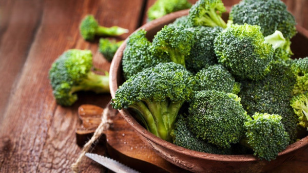 營養師建議6種深綠色蔬菜最值得吃！抗老防骨疏鬆或乳癌每天吃多少？