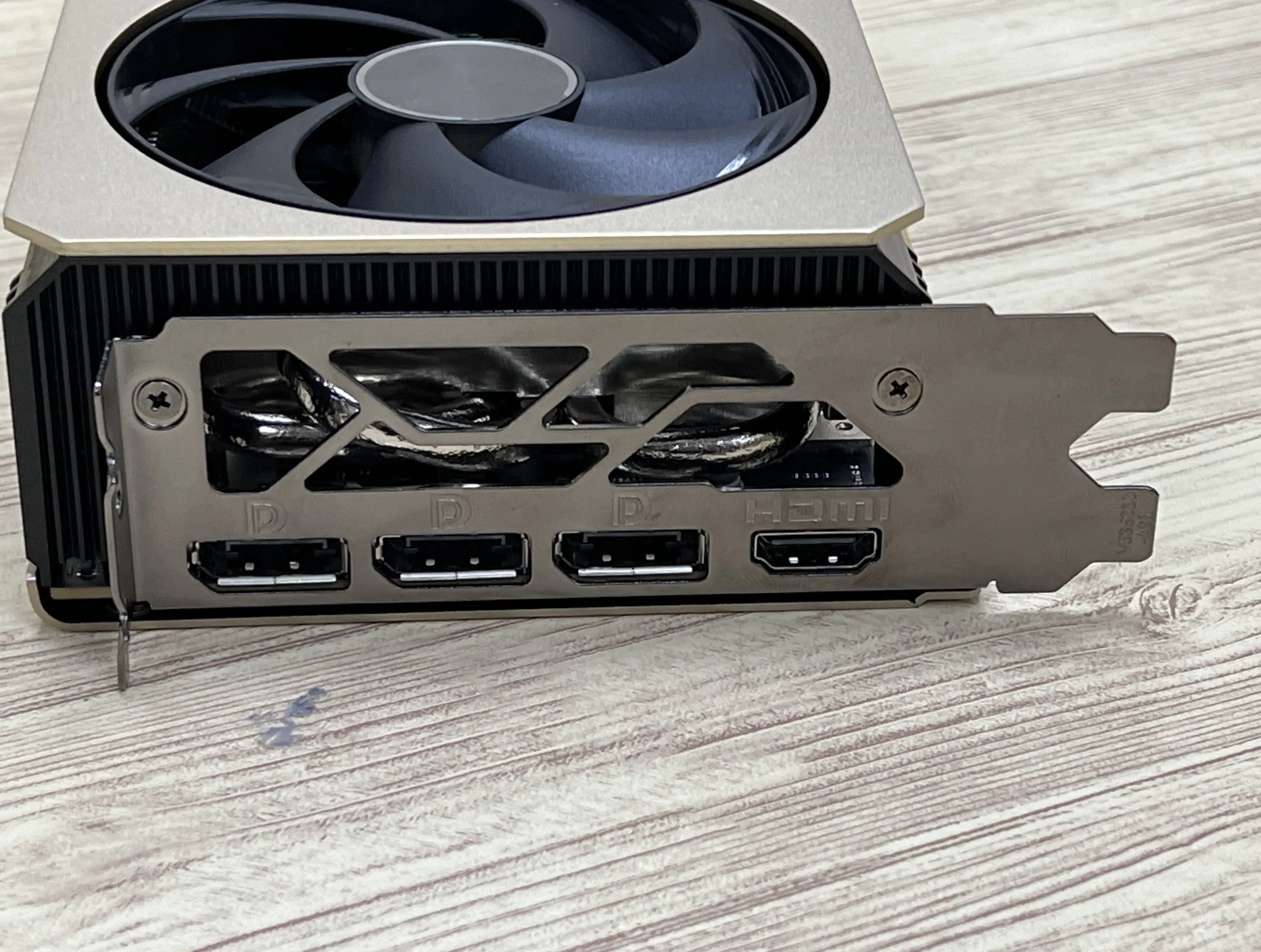 GeForce RTX 5060 Ti 實力大檢閱！抵玩 Blackwell 架構登場！