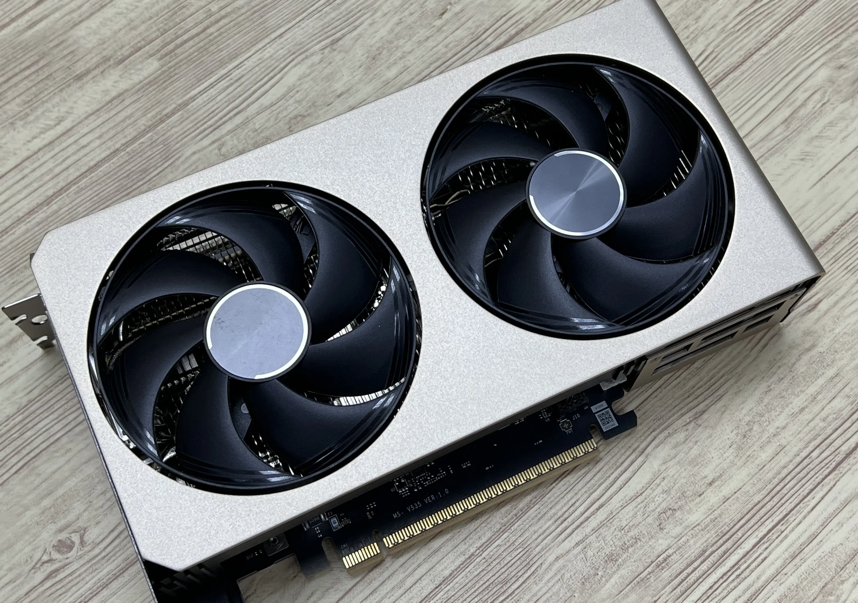 GeForce RTX 5060 Ti 實力大檢閱！抵玩 Blackwell 架構登場！