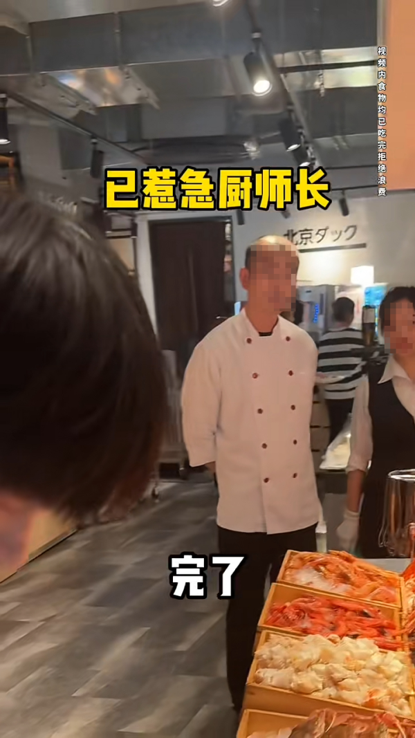 內地客日本自助餐狂掃食物 魚生/鮮蝦/蟹腳全清 指「不能給他們留」