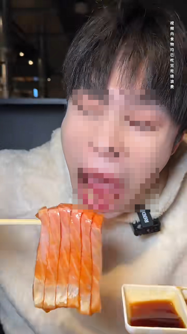 內地客日本自助餐狂掃食物 魚生/鮮蝦/蟹腳全清 指「不能給他們留」