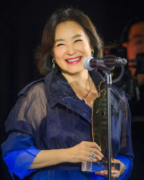 70歲林青霞慳家着8年前半價長褲極貼地！巫山起舞仙氣依舊神級美貌驚艷網民
