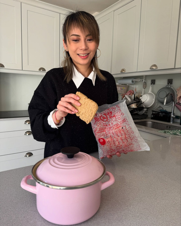 41歲女星肺部受感染英國留院 3母子齊發高燒：差不多清空藥箱 