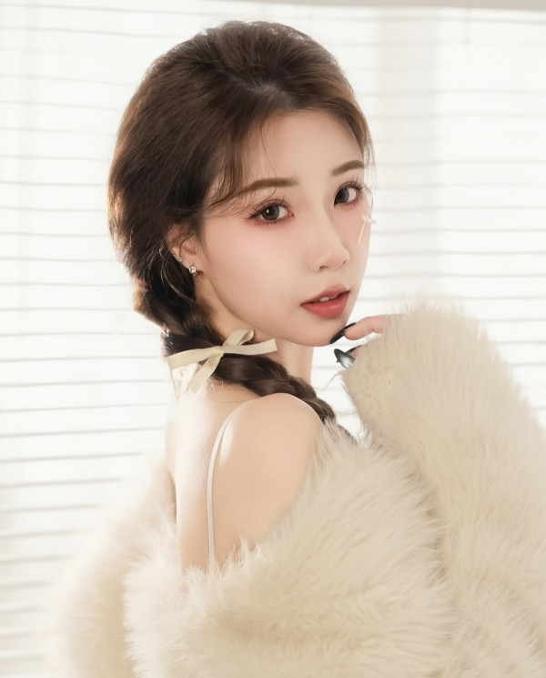 「北上賴小姐」仙氣顏值意外爆紅 一原因離港 透露遊長隆惹網民心動 