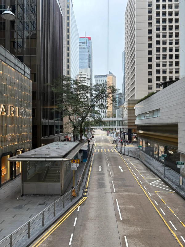 復活節香港迪士尼罕見冷清 旅客包場玩機動遊戲問:為何只有我一個?