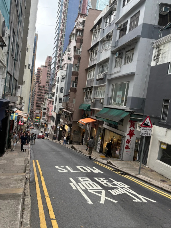 復活節香港迪士尼罕見冷清 旅客包場玩機動遊戲問:為何只有我一個?