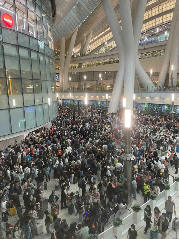 復活節香港迪士尼罕見冷清 旅客包場玩機動遊戲問:為何只有我一個?