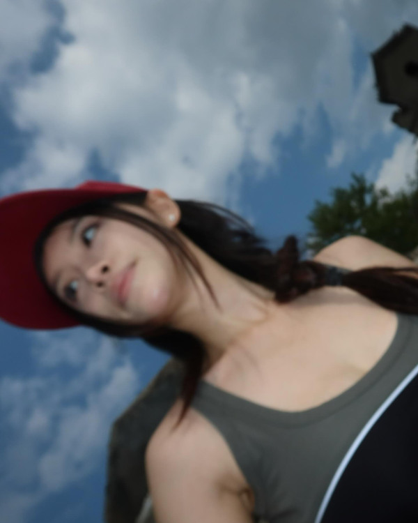 TVB咪神小背心遊長城曬身材 挑戰北京「名物」露出嫌棄表情？ 