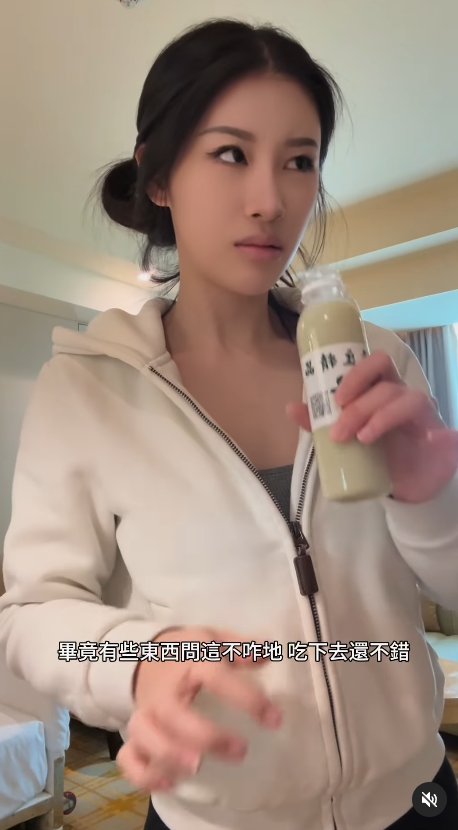 TVB咪神小背心遊長城曬身材 挑戰北京「名物」露出嫌棄表情？ 