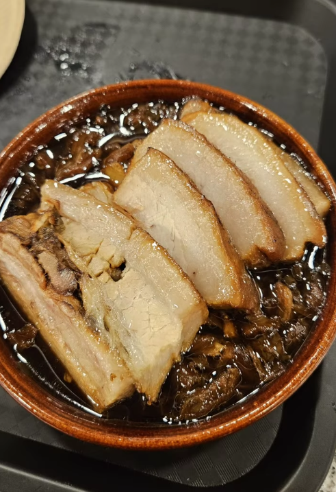 西九龍中心全港獨有煙燻肉餅  即叫即蒸鮮蝦肉餅／糖心鮑魚海味