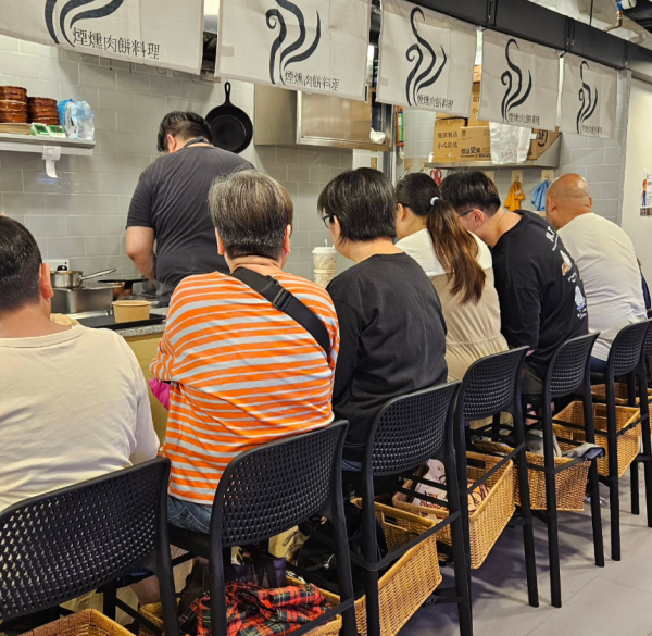 西九龍中心全港獨有煙燻肉餅  即叫即蒸鮮蝦肉餅／糖心鮑魚海味