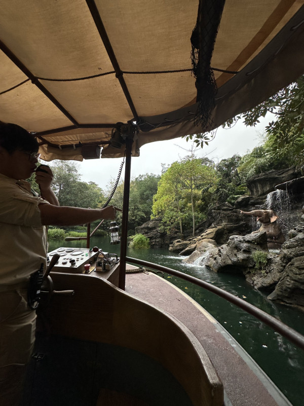 復活節香港迪士尼罕見冷清 旅客包場玩機動遊戲問:為何只有我一個?