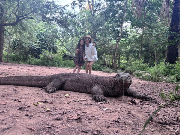 楊愛瑾復活節帶子女遊北京 大方素顏現身 獲讚逆齡似20歲