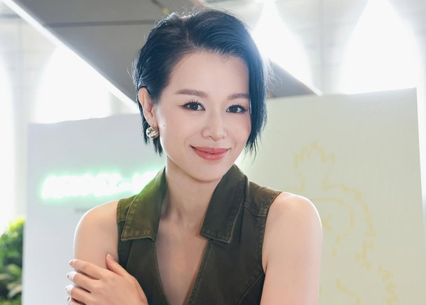 離巢視后時隔26年再戴港姐后冠 生圖曝光「防腐級」面部狀態如零變化