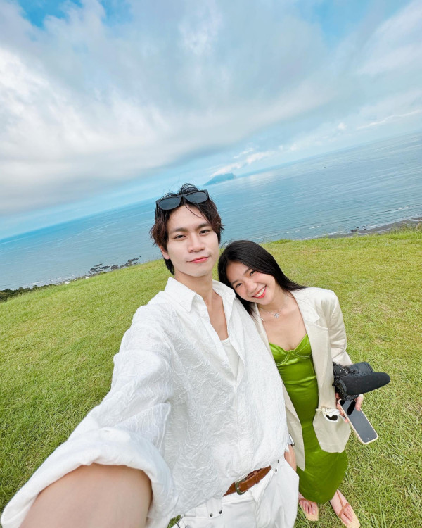 眾量級家寧一家涉逃稅億元遭搜索！躲廁所避開媒體！妹妹揹名牌、父用膠袋遮頭 