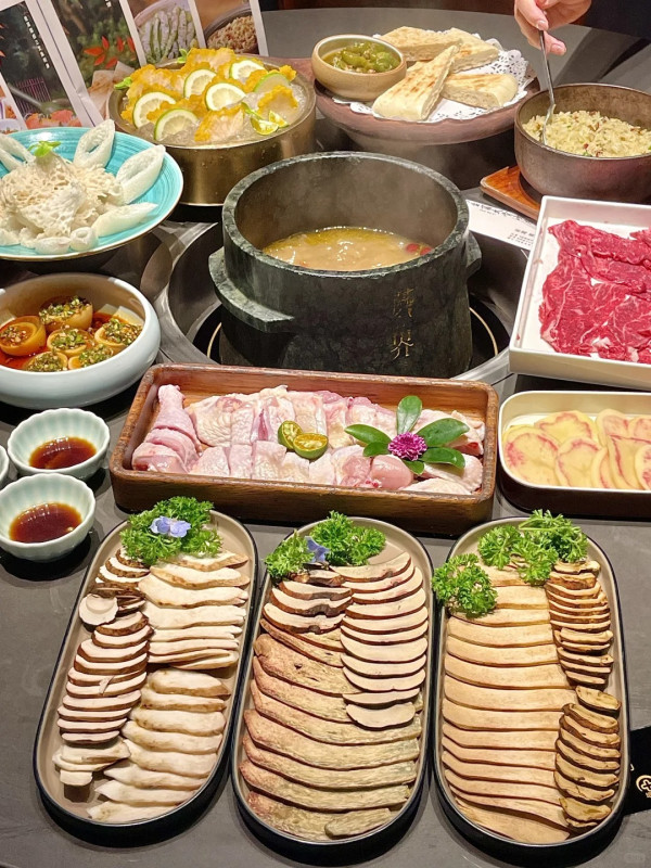 內地養生野菌火鍋「蘑界」香港首店！必試石鍋土雞湯底／名貴雲南鮮菇菌