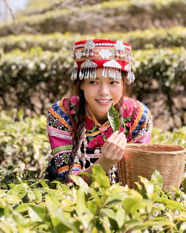 聲夢小花雲南浸溫泉罕曬香肩 首拍旅遊節目勇闖雲峰山 
