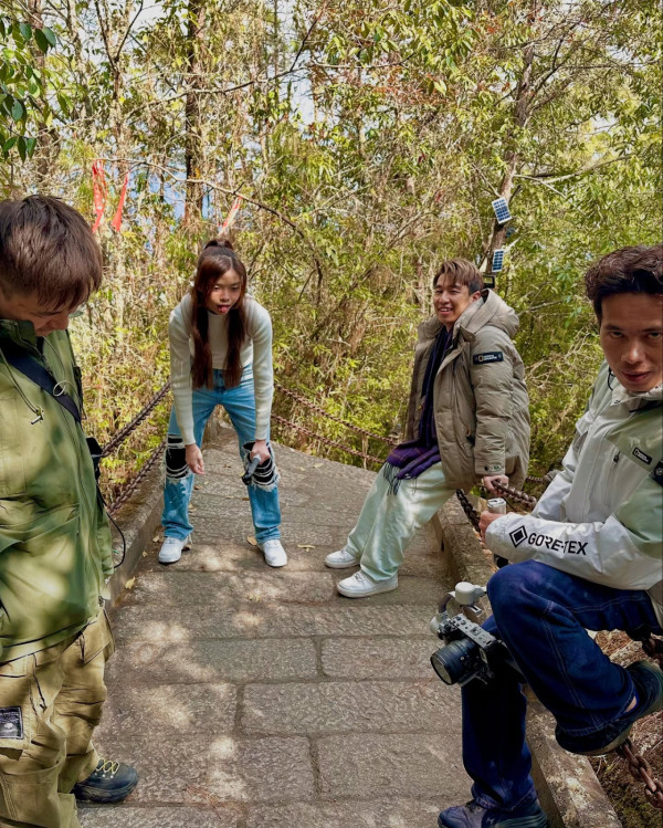 聲夢小花雲南浸溫泉罕曬香肩 首拍旅遊節目勇闖雲峰山 