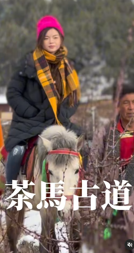 聲夢小花雲南浸溫泉罕曬香肩 首拍旅遊節目勇闖雲峰山 