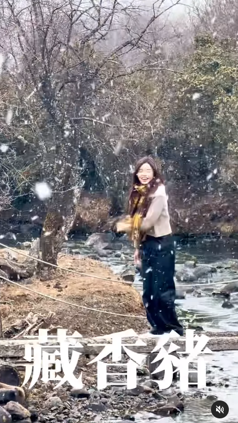 聲夢小花雲南浸溫泉罕曬香肩 首拍旅遊節目勇闖雲峰山 