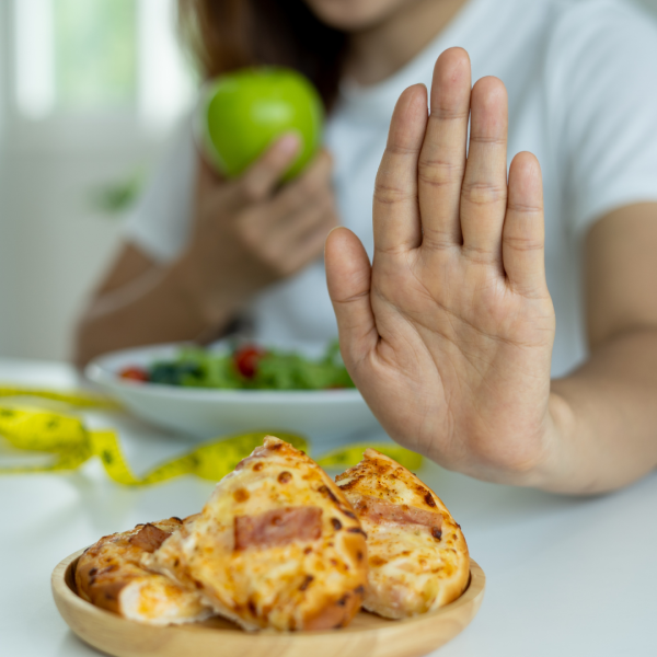 喉嚨痛吃什麼食物最快好？一文看清紓緩痛症忌吃5類食物