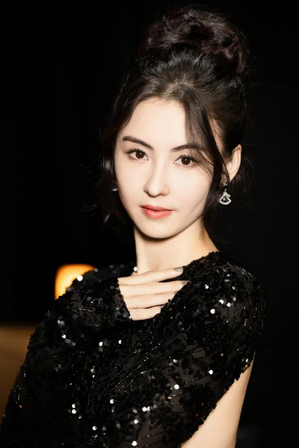 女人鼻型面相運勢分析-鼻樑挺直高聳