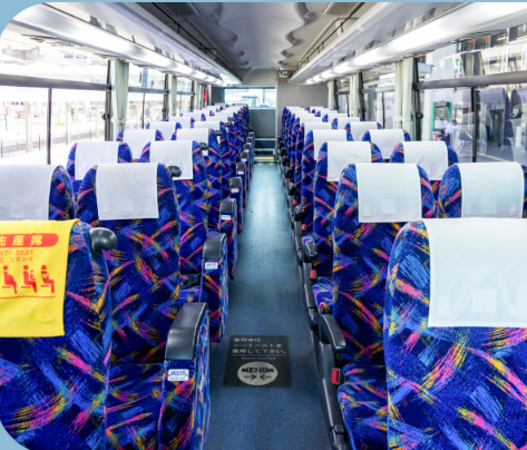 利木津巴士車廂（圖片︰hankyu-kankobus-co-jp-t.athp.transer.com）