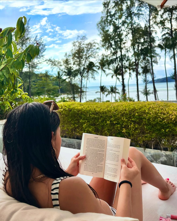 曹敏莉全家遊布吉曬靚相 囡囡獲讚越大越靚遺傳媽媽基因