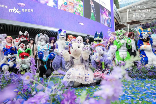 深圳萬象前海推「花庭之敘」 藍花楹仿真花/浪漫純白小屋/噴水池 打卡必去！ 