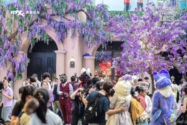 深圳萬象前海推「花庭之敘」 藍花楹仿真花/浪漫純白小屋/噴水池 打卡必去！ 