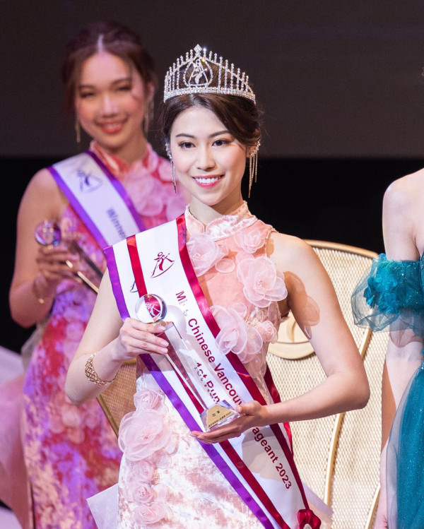 25歲TVB新晉咪神晒性感泳照衝擊眼球 魔鬼身材迫爆比堅尼泳衣極震撼